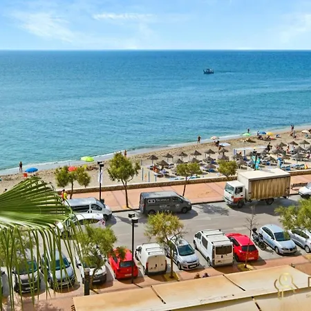 Con Piscina En La Primera Linea De Playa De * Fuengirola