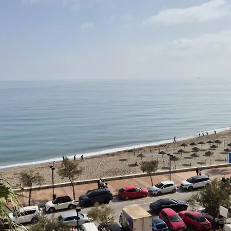 Con Piscina En La Primera Linea De Playa De Apartment *